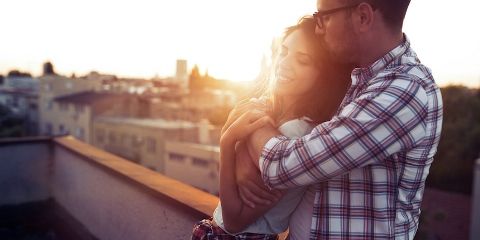 後ろからハグされる